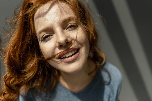 Portrait of smiling redheaded woman - KNSF06457