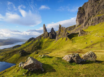 Blick auf den Old Man of Storr, Isle of Skye, Innere Hebriden, Schottland, Vereinigtes Königreich, Europa - RHPLF08885