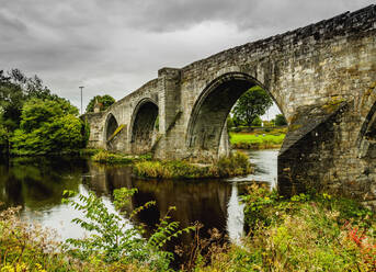 Blick auf die alte Brücke von Stirling, Stirling, Schottland, Vereinigtes Königreich, Europa - RHPLF08895