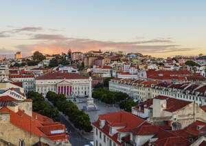 Erhöhte Ansicht des Platzes Pedro IV, Lissabon, Portugal, Europa - RHPLF08902