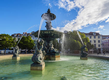 Brunnen auf dem Platz Pedro IV, Lissabon, Portugal, Europa - RHPLF08905