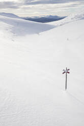 Markierung im Schnee - FOLF11040