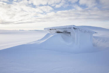 Snow covered shelter - FOLF11325