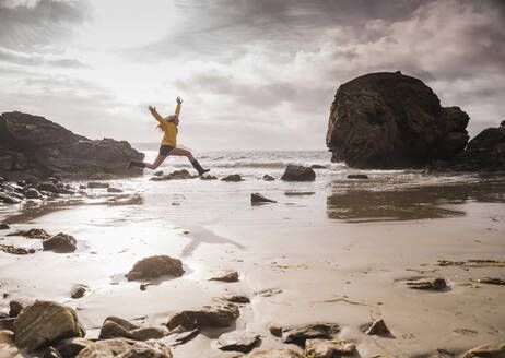 Woman jumping at the beach - UUF18970