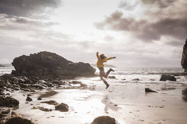 Woman jumping at the beach - UUF18972