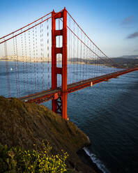 Golden Gate Bridge im Frühling von Historic Battery Spencer aus - CAVF63273