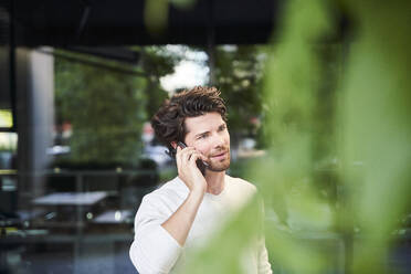 Man talking on the phone in the city - PNEF02027