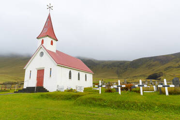 Reynis-Kirche, bei Vik, Island, Polarregionen - RHPLF08963