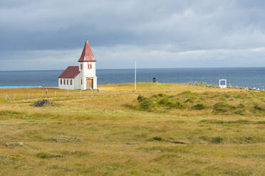 Kirche am Meer, Hellnar, Halbinsel Snaefellsnes, Island, Polarregionen - RHPLF08967