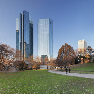 Taunusanlage mit Deutsche Bank und Opernturm-Hochhaus, Frankfurt, Hessen, Deutschland, Europa - RHPLF08977