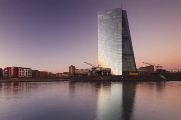 Blick über den Main zur Europäischen Zentralbank, Frankfurt, Hessen, Deutschland, Europa - RHPLF08978