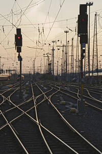 Gleise im Hauptbahnhof, Frankfurt, Hessen, Deutschland, Europa - RHPLF08985