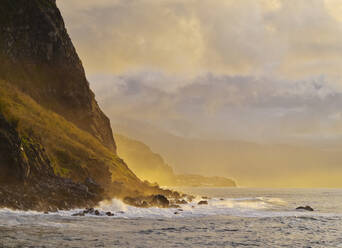 Blick auf die Klippen in der Nähe der Ponta de Sao Jorge, Madeira, Portugal, Atlantik, Europa - RHPLF09071