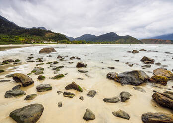 Blick auf den Strand von Maresias, Bundesstaat Sao Paulo, Brasilien, Südamerika - RHPLF09077