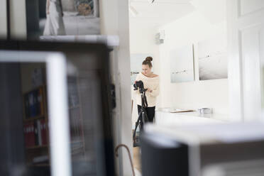 Woman photographing at home - JOHF00214