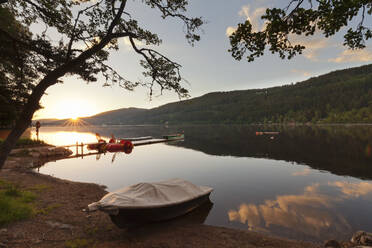 Titisee bei Sonnenaufgang, Schwarzwald, Baden-Württemberg, Deutschland, Europa - RHPLF09108