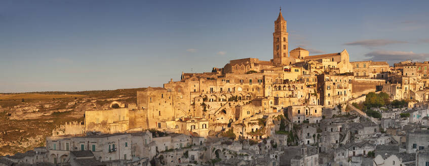 Sasso Barisano und Kathedrale bei Sonnenuntergang, UNESCO-Weltkulturerbe, Matera, Basilikata, Apulien, Italien, Europa - RHPLF09117