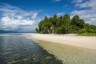 Turquoise water and white sand beach, White Island, Buka, Bougainville, Papua New Guinea, Pacific - RHPLF09142