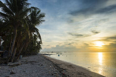 Öffentlicher Strand bei Sonnenuntergang, Funafuti, Tuvalu, Südpazifik - RHPLF09151