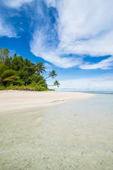 Weißer Sandstrand und türkisfarbenes Wasser, Meeresnationalpark, Tuvalu, Südpazifik - RHPLF09153