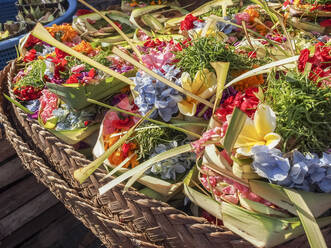 Offerings of flowers for sale, Denpasar, Bali, Indonesia, Southeast Asia, Asia - RHPLF09174