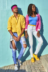 Young black lovers posing in front of a blue wall - VEGF00676