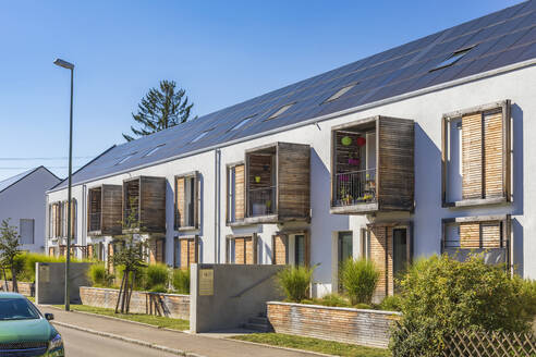 Germany, Bavaria, Neu Ulm, energy efficient house - WDF05509