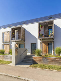 Germany, Bavaria, Neu Ulm, energy efficient house - WDF05510