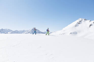 Couple ski touring in the mountains, Kuehtai, Tyrol, Austria - CVF01500