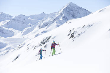 Couple ski touring in the mountains, Kuehtai, Tyrol, Austria - CVF01506