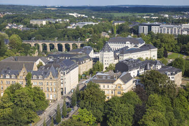 City view looking towards The Judiciary City and train viaduct, Luxembourg City, Luxembourg, Europe - RHPLF09380