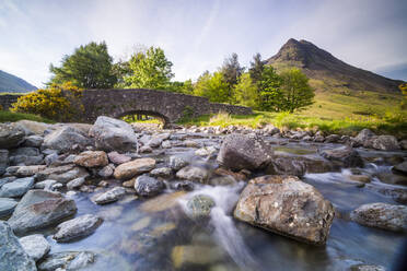 Alte Brücke am Wastwater (Wast Water) im Wasdale-Tal, Lake District National Park, UNESCO-Welterbe, Cumbria, England, Vereinigtes Königreich, Europa - RHPLF09390