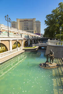 Statuen im Fluss neben dem Kreml, Moskau, Russland, Europa - RHPLF09406