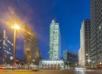 Potsdamer Platz (Potsdamer Platz) bei Nacht, Berlin, Deutschland, Europa - RHPLF09471