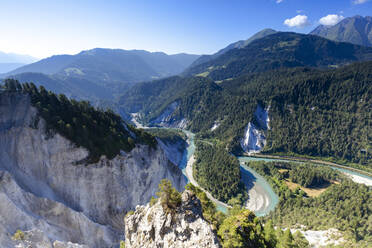 Rheinschlucht (Ruinaulta) von der Panoramaterrasse Il Spir, Flims, Bezirk Imboden, Kanton Graubünden, Schweiz, Europa - RHPLF09582