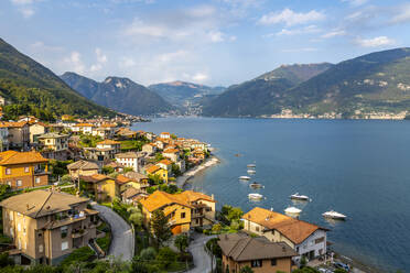Blick auf den Comer See, Dorf Lezzeno, Provinz Como, Comer See, Lombardei, Italienische Seen, Italien, Europa - RHPLF09667