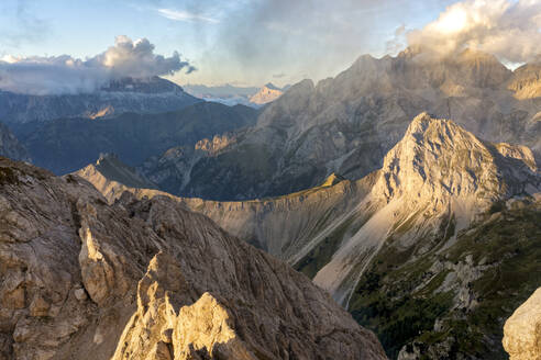 Höhenweg Bepi Zac, Sonnenuntergang in den Dolomiten, Venetien, Italien, Europa - RHPLF09721