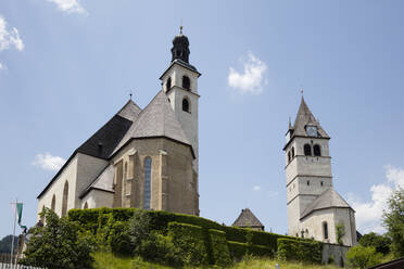 Low angle view of Pfarrkirche Sankt Andreas and Liebfrauenkirche Kitzbühel against sky, Tyrol, Austria - WIF04046