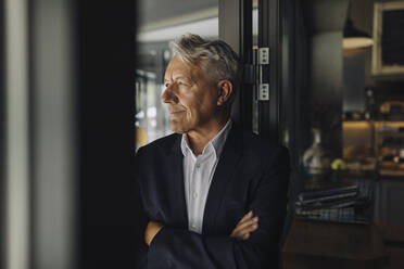 Portrait of confident senior businessman in a cafe - GUSF02641