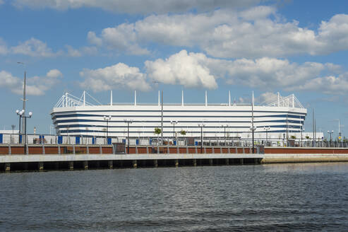 Kaliningrader Fußballstadion gegen den Himmel, Russland - RUNF03108