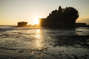 Sonnenuntergang am Tanah-Lot-Tempel, Bali, Indonesien, Südostasien, Asien - RHPLF09809