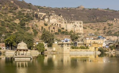 Garh Palace, high above lake of Nawal Sagar, Bundi, Rajasthan, India, Asia - RHPLF09863