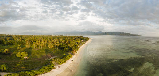 Strand bei Sonnenuntergang, Gili Air, Gili-Inseln, Region Lombok, Indonesien, Südostasien, Asien - RHPLF09895