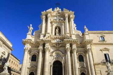 Cathedral, baroque facade, Piazza Duomo, Ortigia (Ortygia), Syracuse (Siracusa), UNESCO World Heritage Site, Sicily, Italy, Mediterranean, Europe - RHPLF09984