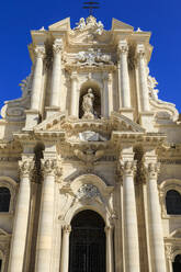 Cathedral, baroque facade, Piazza Duomo, Ortigia (Ortygia), Syracuse (Siracusa), UNESCO World Heritage Site, Sicily, Italy, Mediterranean, Europe - RHPLF09985