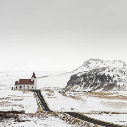 Ingjaldsholskirkja Kirche, in der Nähe von Hallissandur, Snaefellsnes, Island, Polarregionen - RHPLF10015