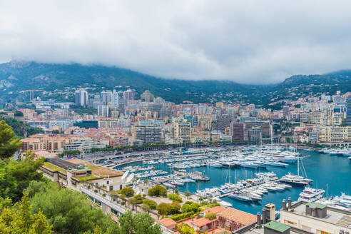 Blick auf den Hafen von Monte Carlo, Port Hercule in Monte Carlo, Monaco, Côte d Azur, Côte d'Azur, Frankreich, Europa, Mittelmeer - RHPLF10046