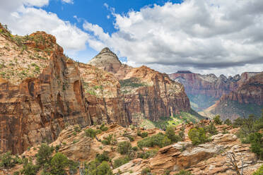 Aussichtspunkt am Canyon, Zion National Park, Utah, Vereinigte Staaten von Amerika, Nordamerika - RHPLF10178