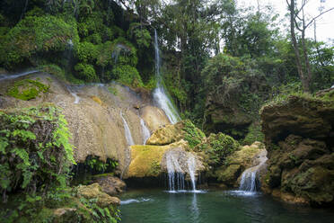Der Wasserfall El Nicho in der Sierra del Escambray unweit von Cienfuegos, Kuba, Westindien, Karibik, Mittelamerika - RHPLF10266