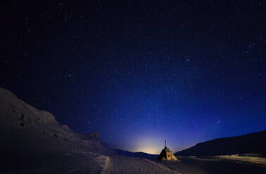 Winterlandschaft bei Nacht - JOHF00384